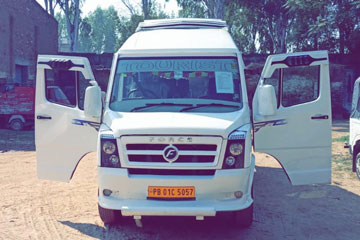 17 Seater Tempo Traveller in Katra